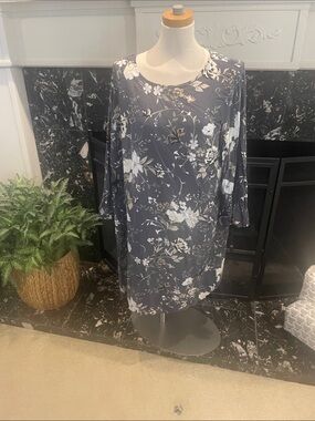 Old Navy Gray Floral Shift Dress with White Accents